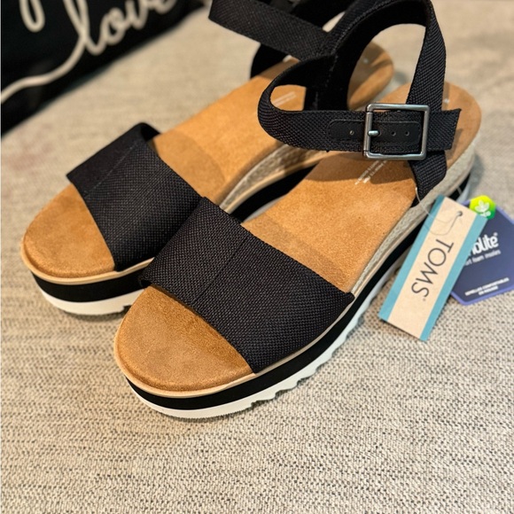 TOMS Women’s Diana Black Canvas Buckle Wedge Size 7 - Picture 9 of 9